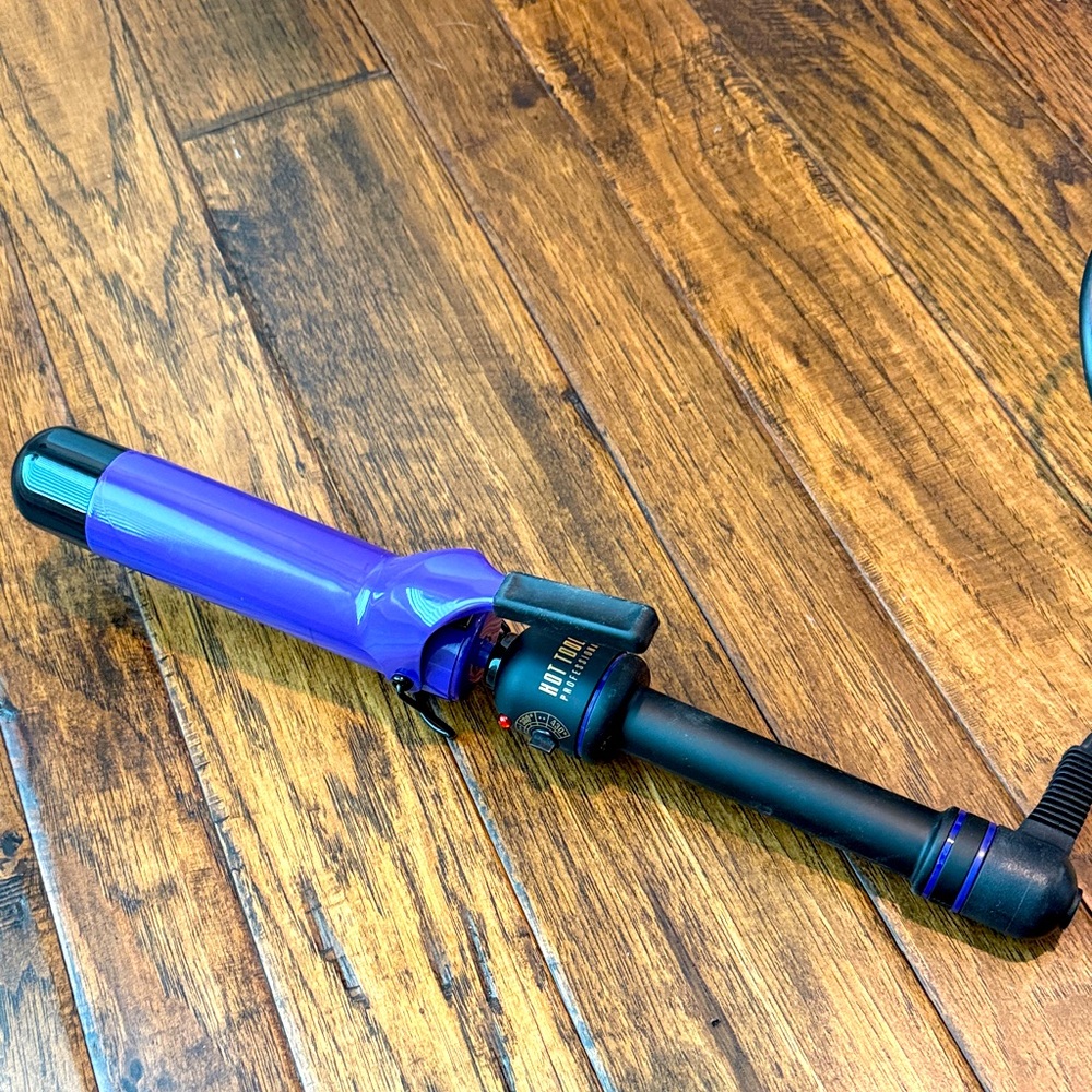EUC HOT TOPIC PROFESSIONAL CURLING IRON
